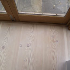 Carpintería exterior de madera maciza y herrajes con sistemas de apertura oscilobatientes de seguridad. Carpintería exterior de madera maciza y herrajes con sistemas de apertura oscilobatientes de seguridad.